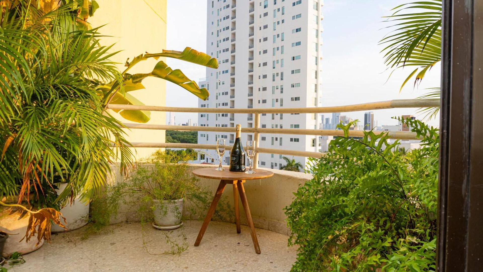 Apartamento Frente Al Mar, Vista Al Centro De Cartagena