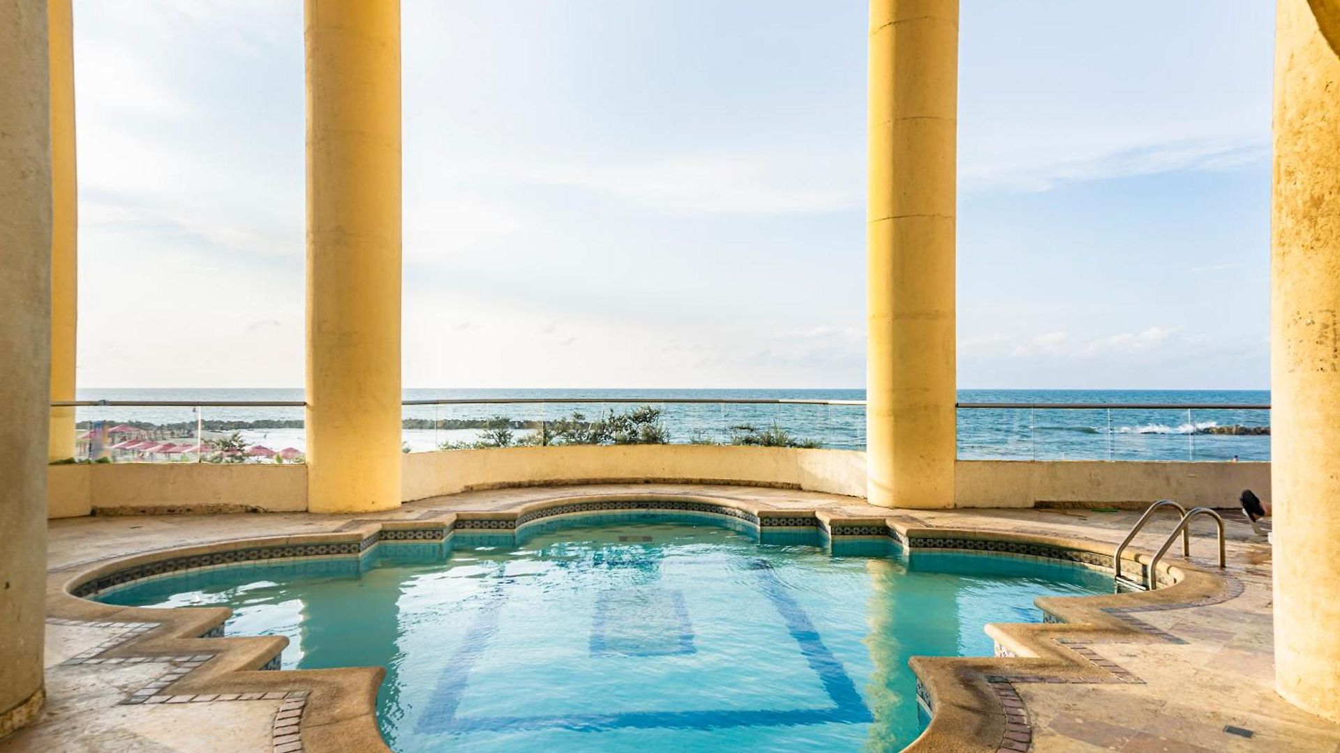 Apartamento Frente Al Mar, Vista Al Centro De Cartagena