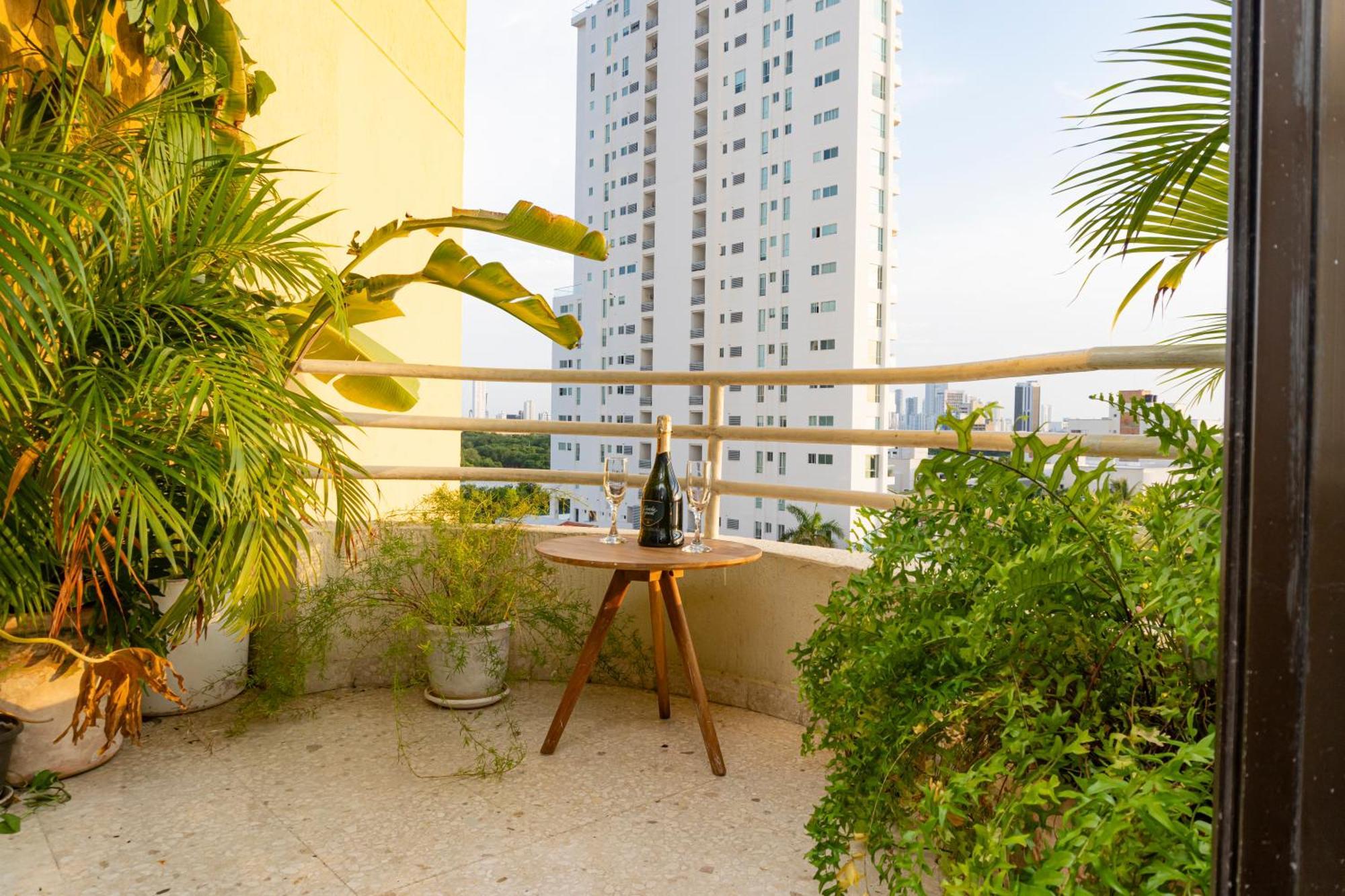 Apartamento Frente Al Mar, Vista Al Centro De Cartagena