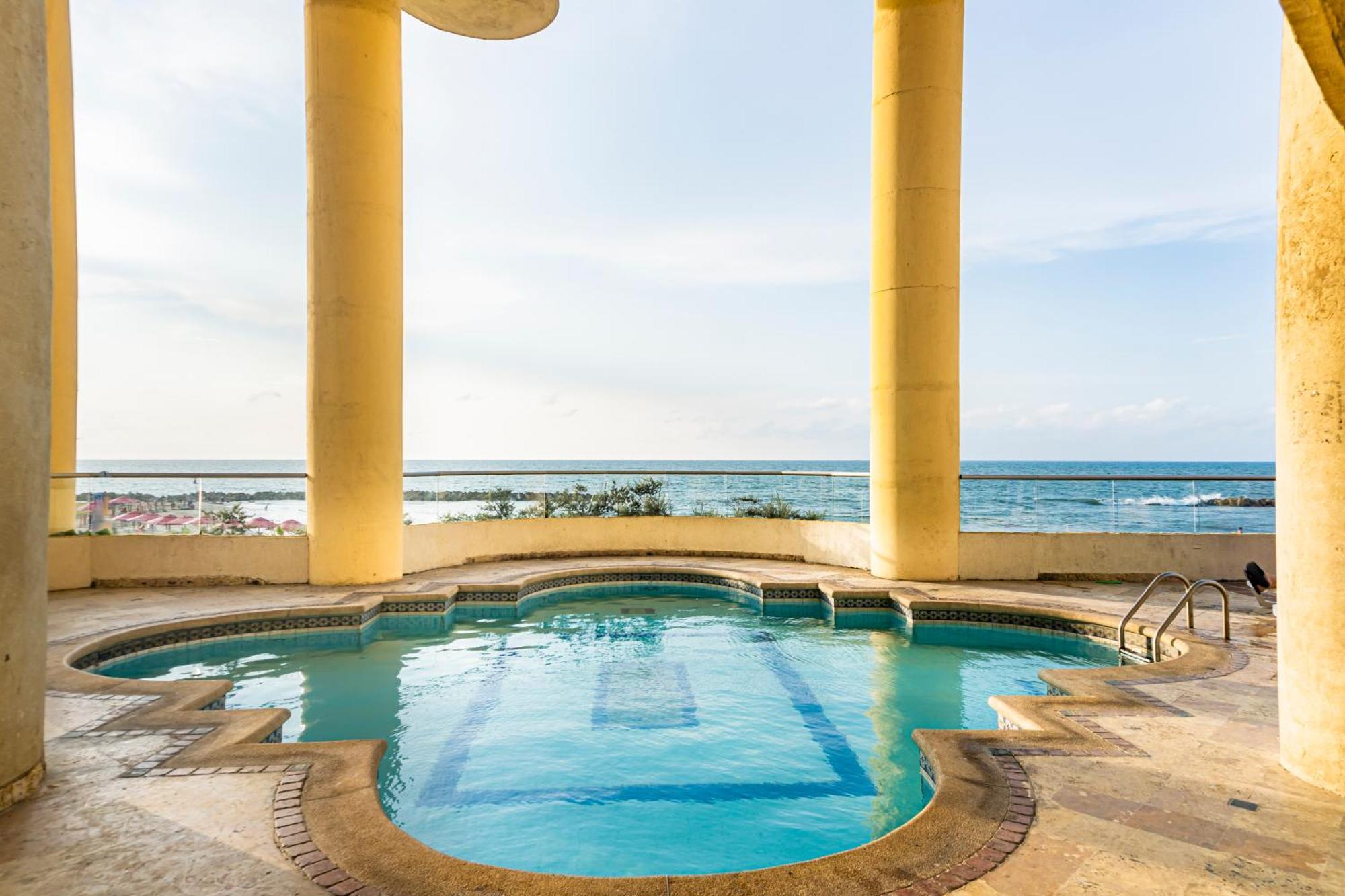 Apartamento Frente Al Mar, Vista Al Centro De Cartagena