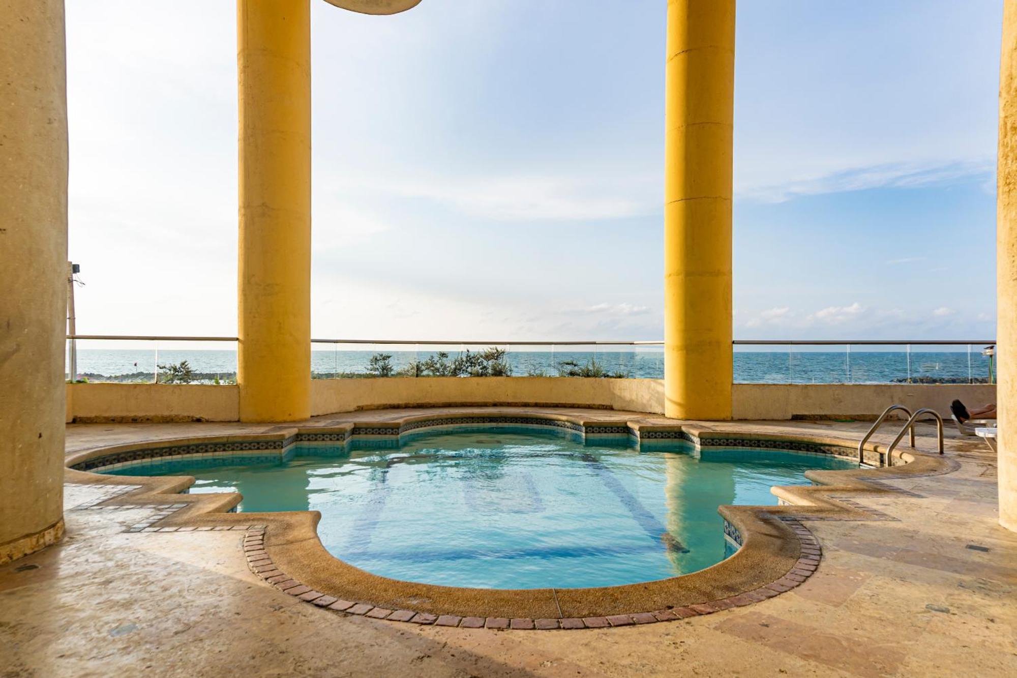 Apartamento Frente Al Mar, Vista Al Centro De